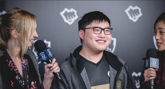 刘若钒庆祝海港队夺冠：人生第一个中超冠军🏆