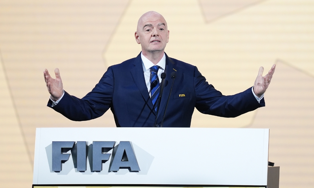 他积极借助 他积极借助