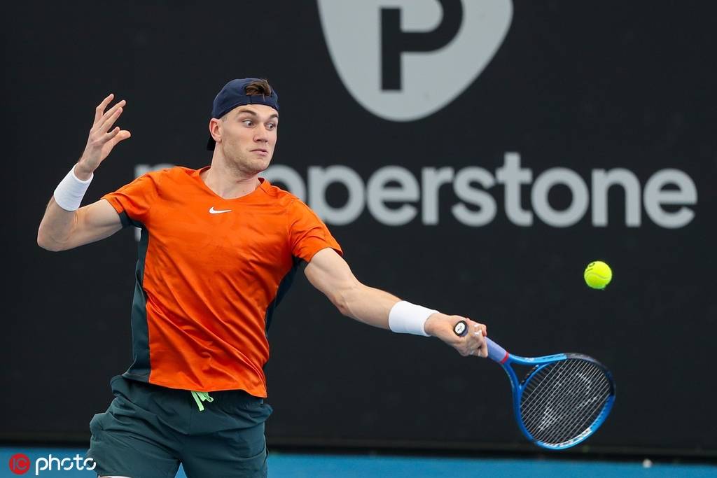 坚毅背影和 坚毅背影和